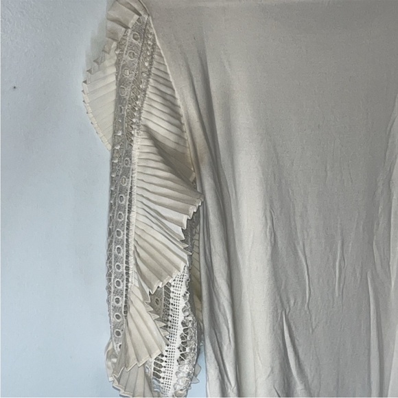 Cream colored Embellished Sleeved Top Sz Medium Accordion Ruffle Crocheted Lace - Picture 5 of 6